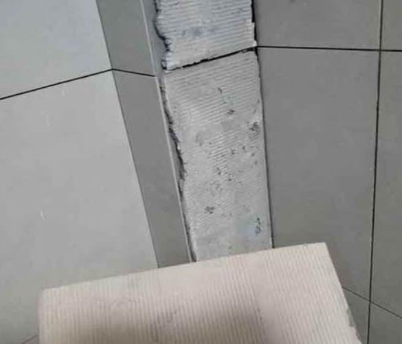 延安瓷砖空鼓维修公司分享下厨房瓷砖脱落的补救措施。